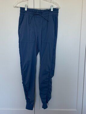 Lululemon Dance Joggers - Like New Size 6 Blue